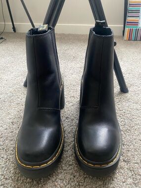 Dr Martens - Women's Spence Boot - Leather Flared Heel Chelsea Boot